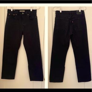 Levi’s Wedgie Cropped Jean! True black size 26